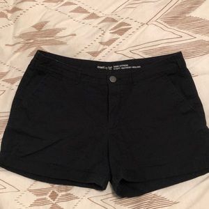 Cuffed black shorts